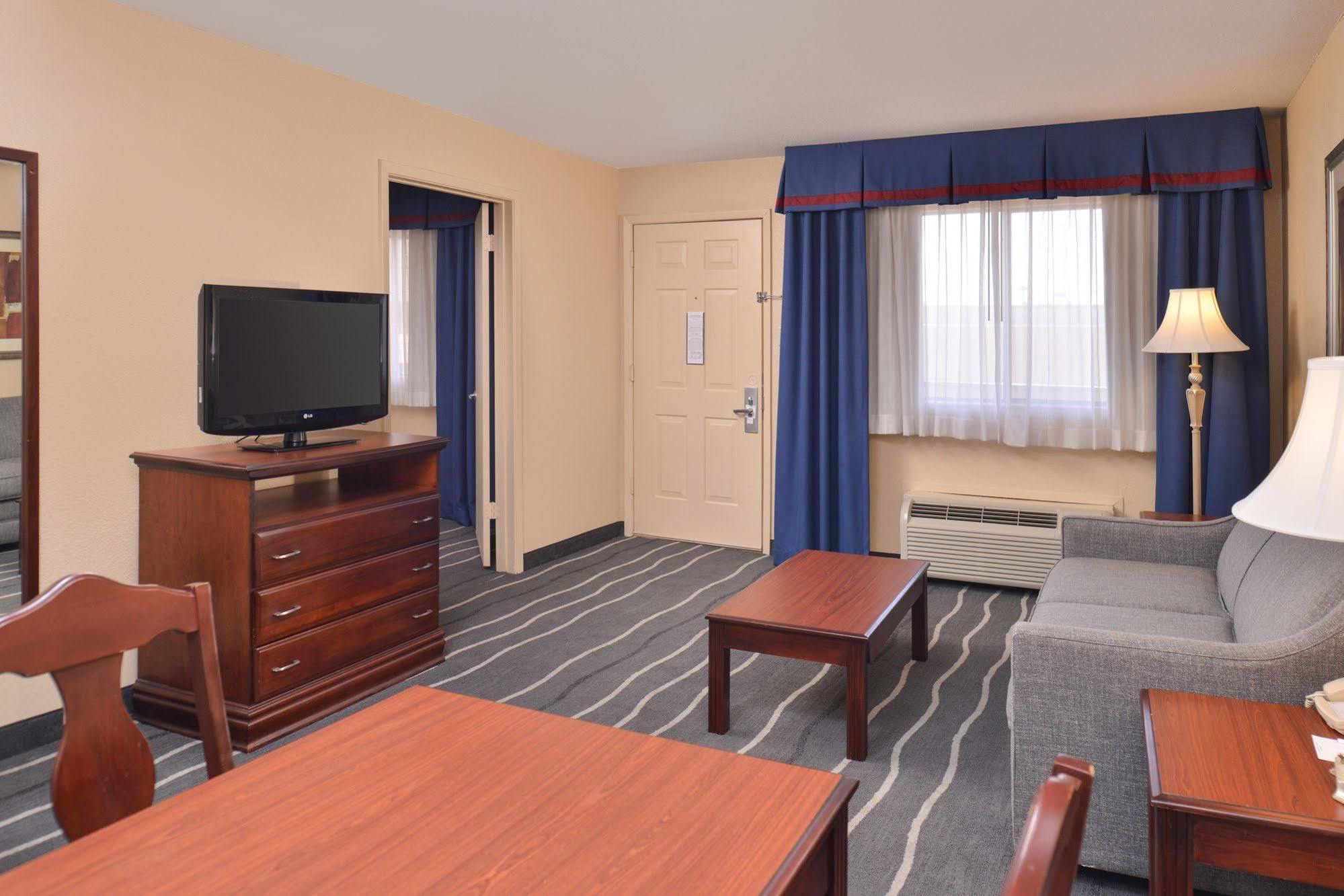 Irving Inn & Suites At Dfw Airport מראה חיצוני תמונה